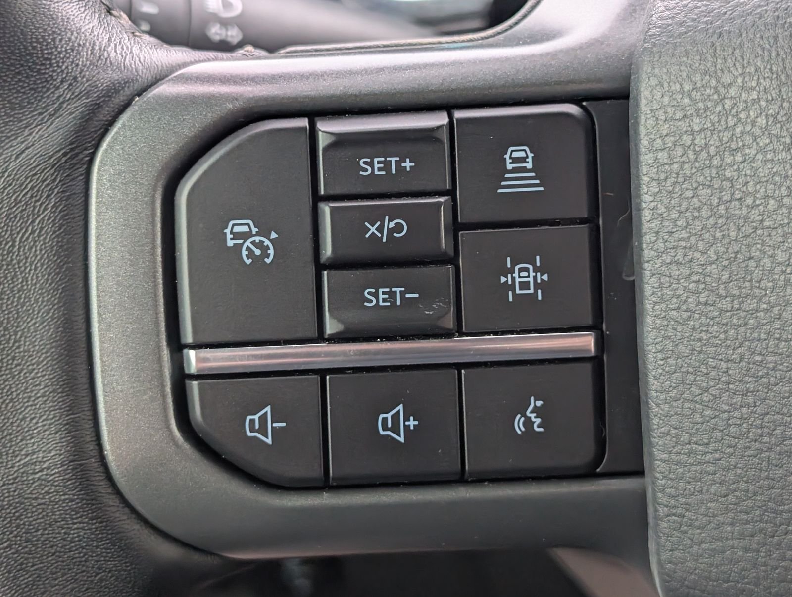 Used 2022 Agate Black Metallic Ford Lariat image 28