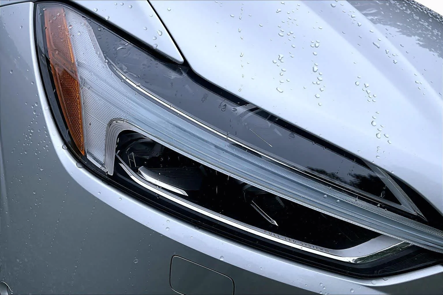 Used 2019 Bright Silver Metallic Volvo Inscription image 28