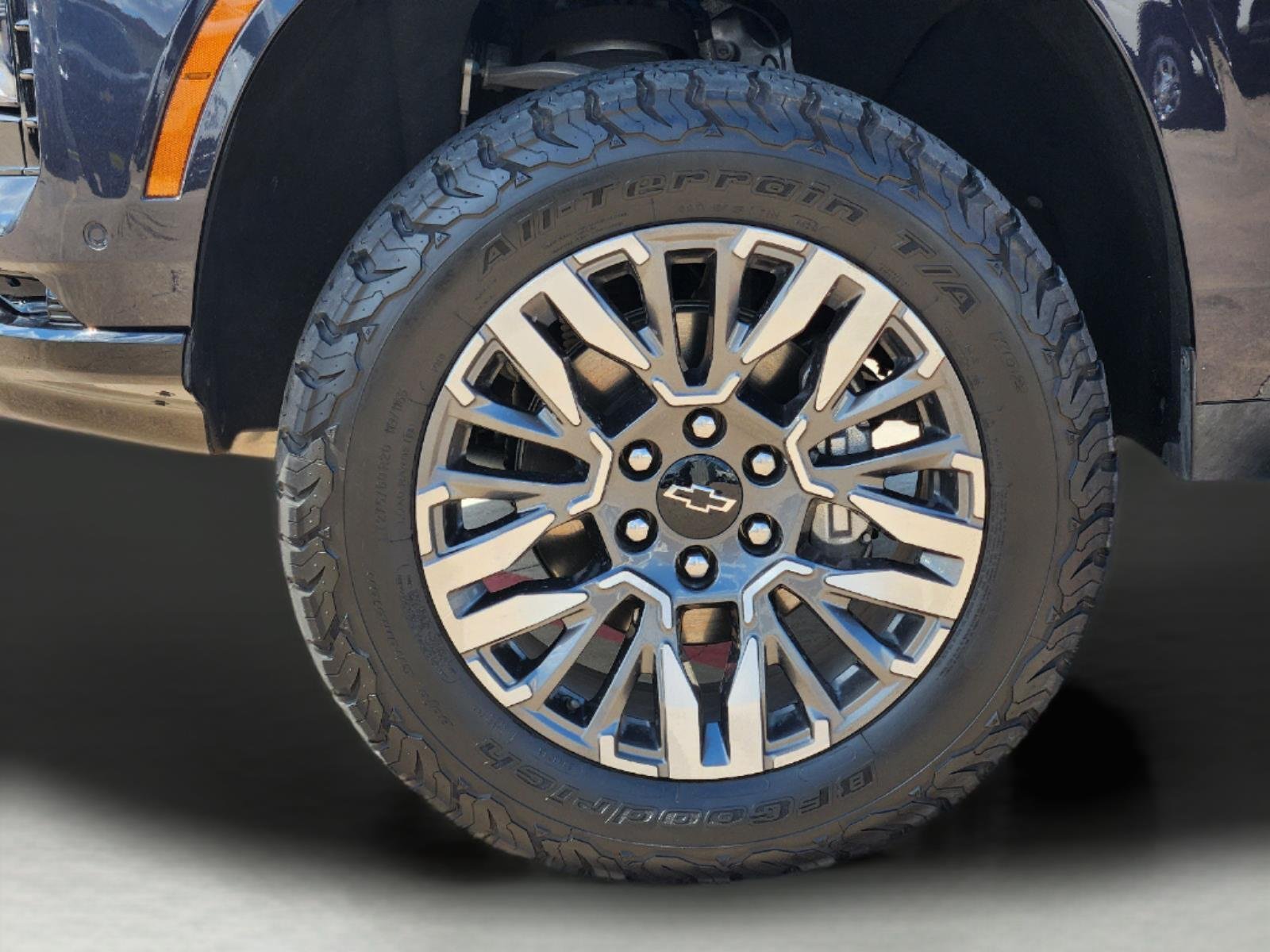 2025 Chevrolet Suburban photo 10 of 35