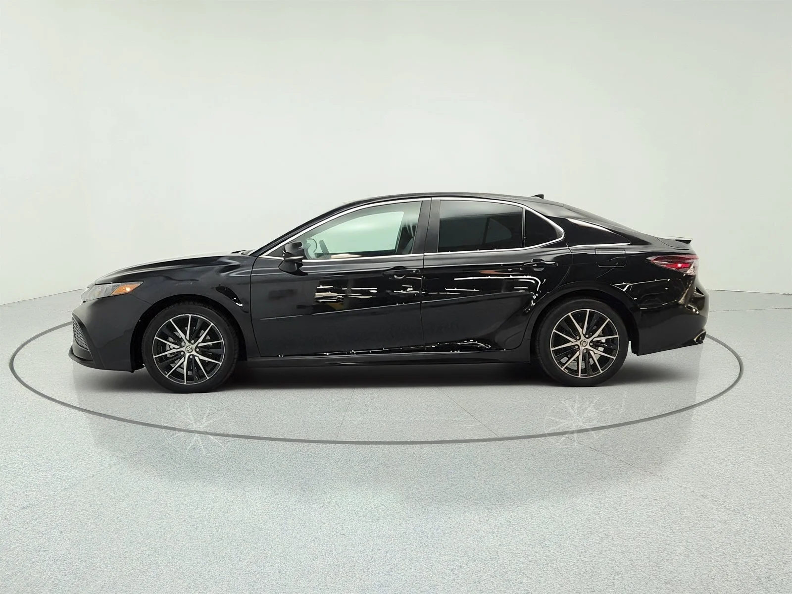 Used 2024 Midnight Black Metallic Toyota SE Auto (Natl) image 8