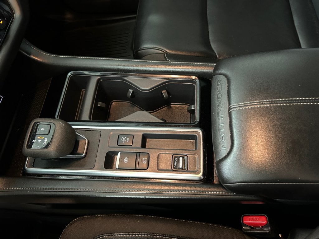 Used 2024 White Nissan SL image 22