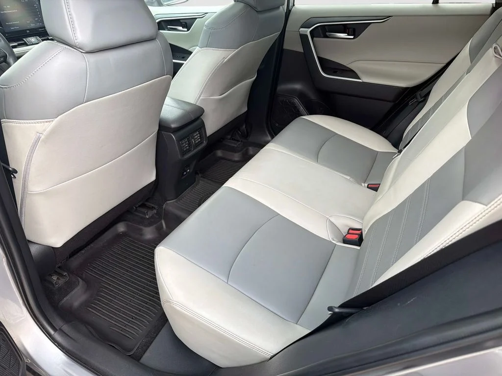 Used 2022 Silver Toyota XLE Premium image 15