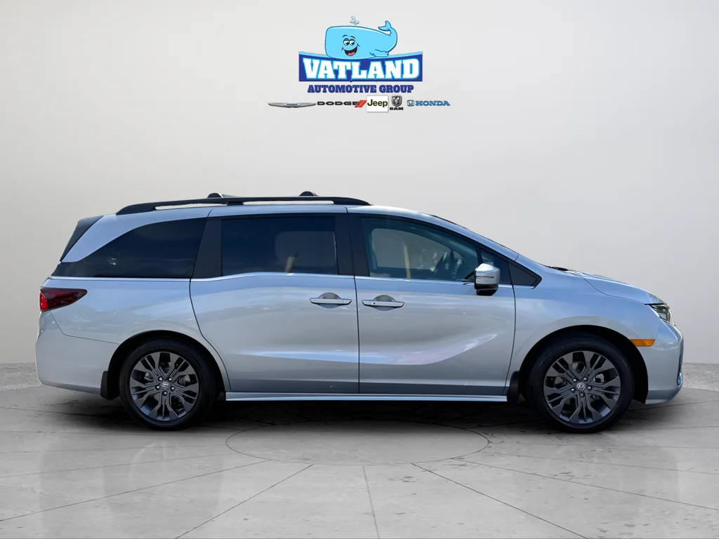 New 2026 Solar Silver Metallic Honda Touring image 6