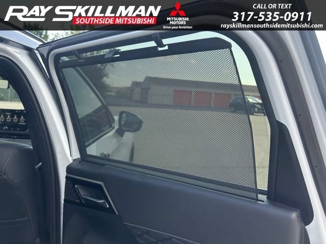 New 2026 White Diamond/Black Roof Mitsubishi Black Edition image 19