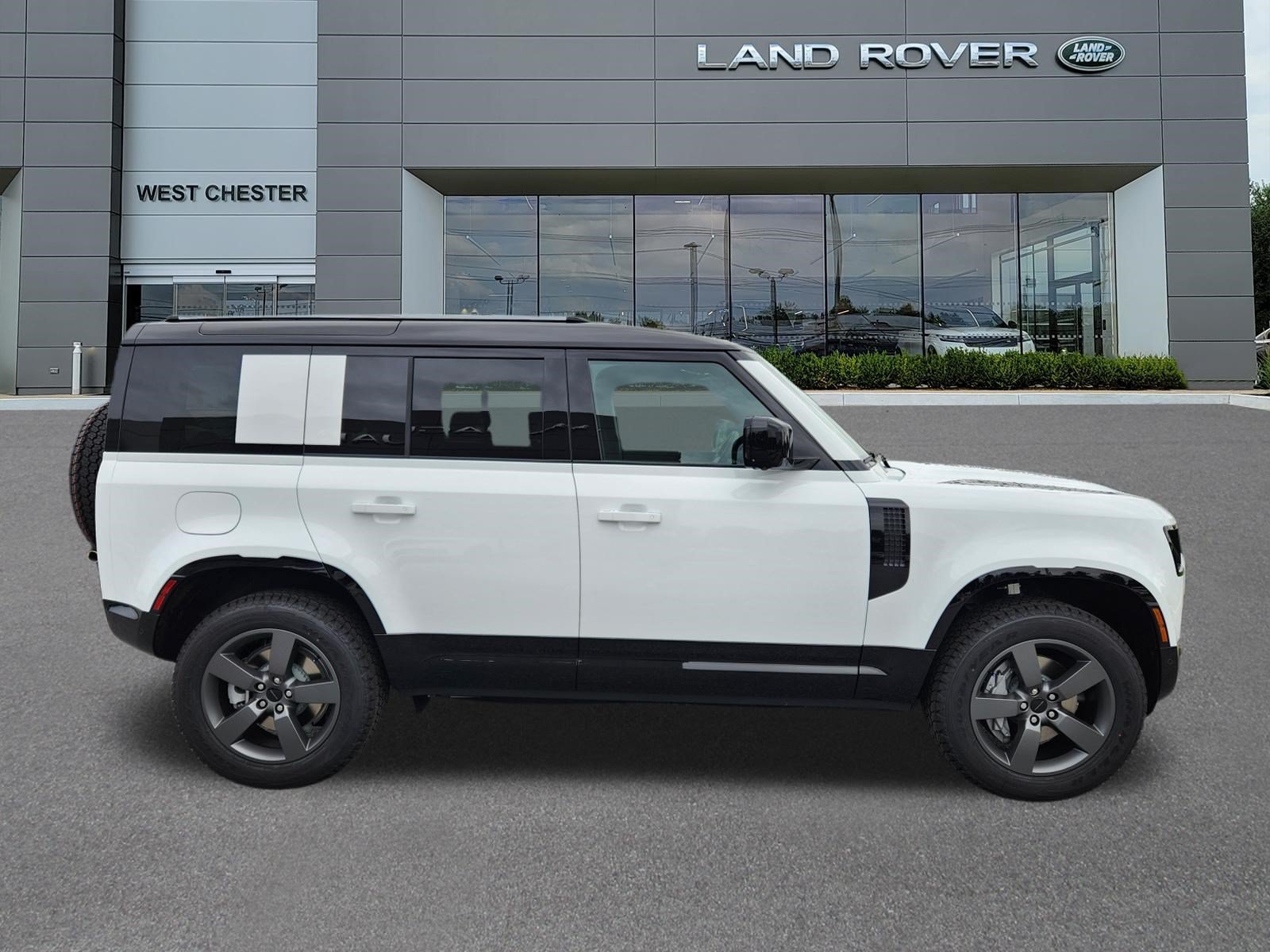 New 2026 Fuji White LAND ROVER X-Dynamic SE image 6