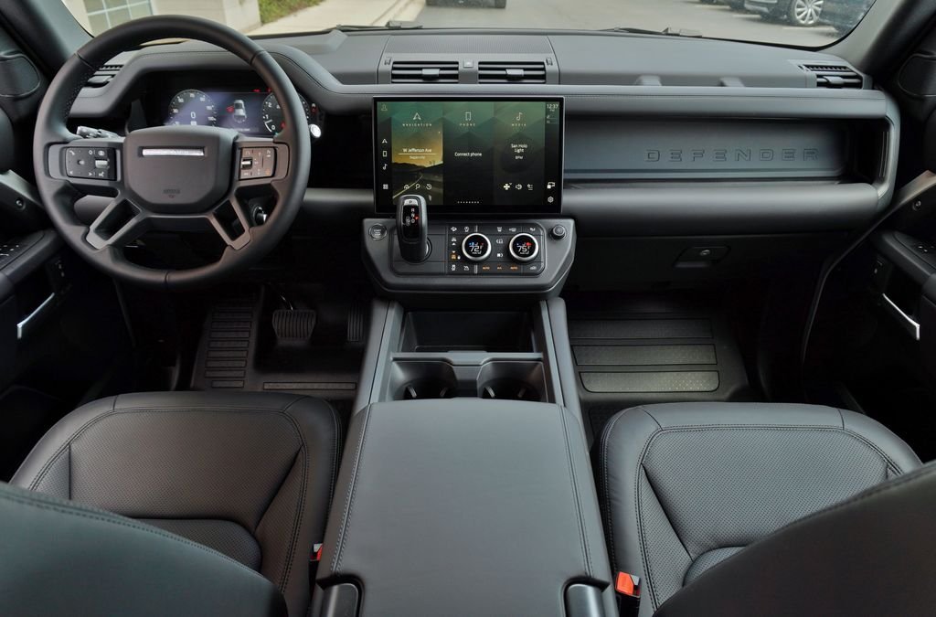 Used 2026 Gray Land Rover X-Dynamic SE image 9
