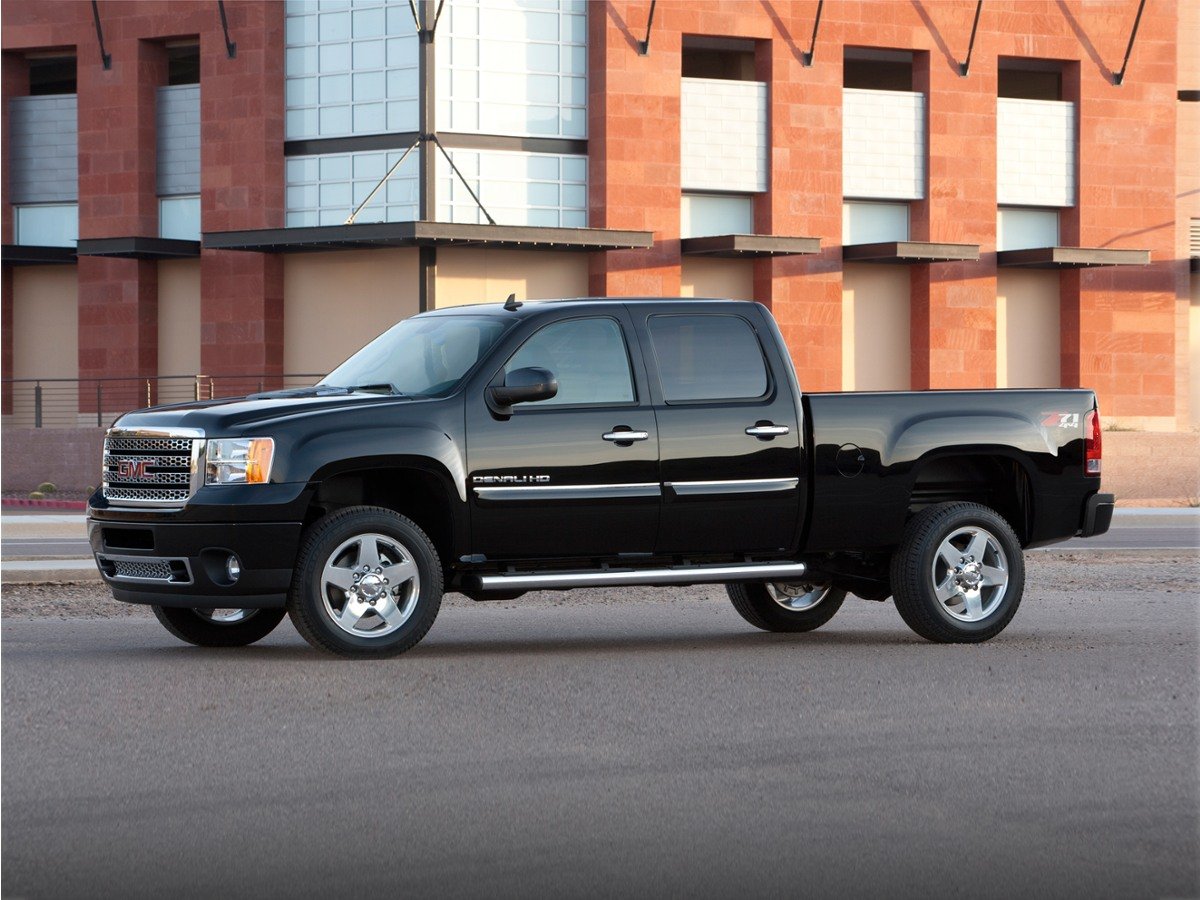 Used 2013  GMC Denali image 1