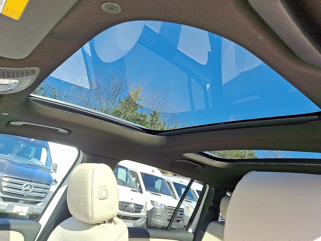 New 2026 Polar White Mercedes-Benz GLB 250 image 11
