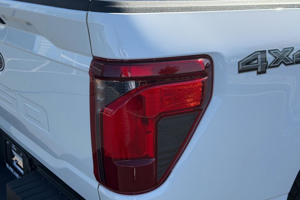 New 2026 Oxford White Ford XLT image 7