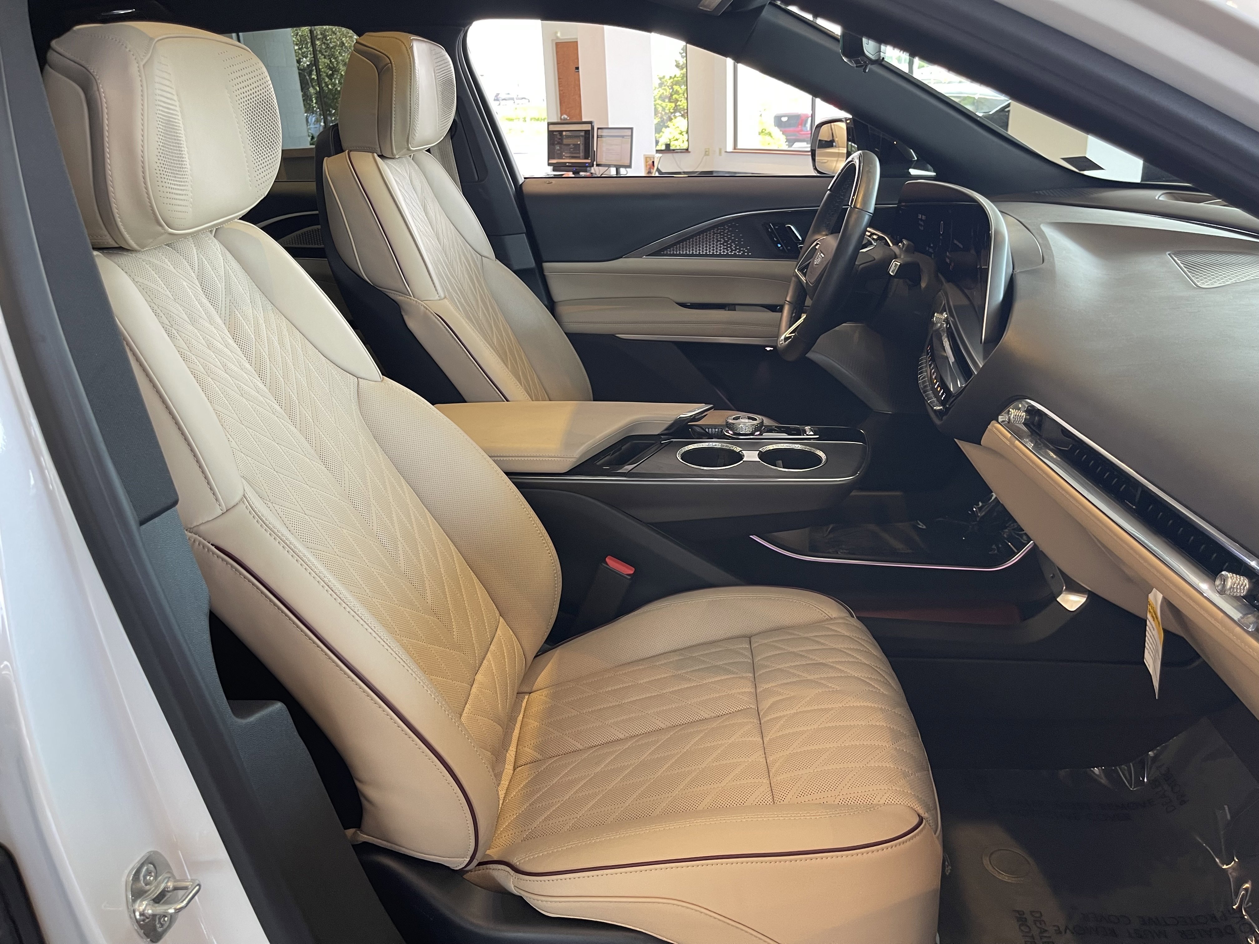 Certified Used 2024 Crystal White Tricoat Cadillac Sport 3 image 23