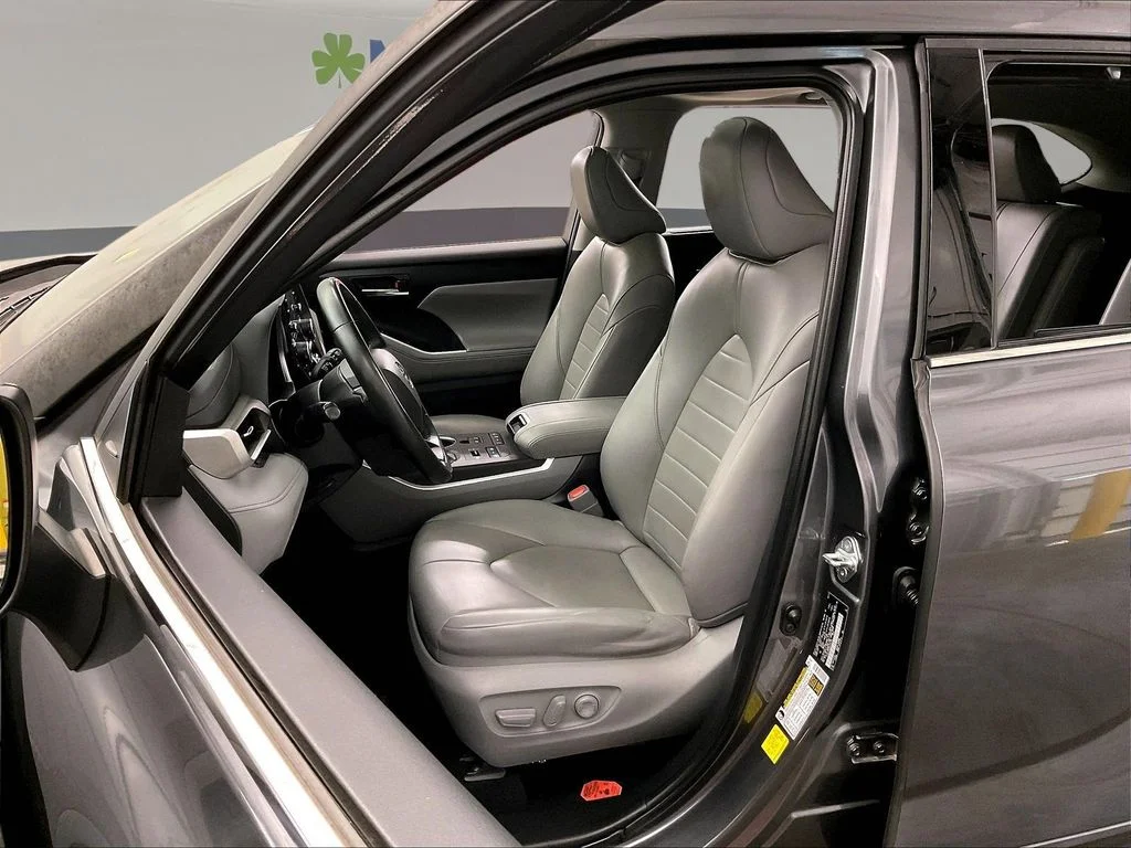 Used 2022 Gray Toyota XLE image 29