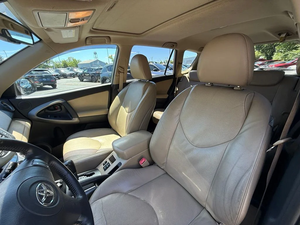 Used 2009  Toyota Limited image 22