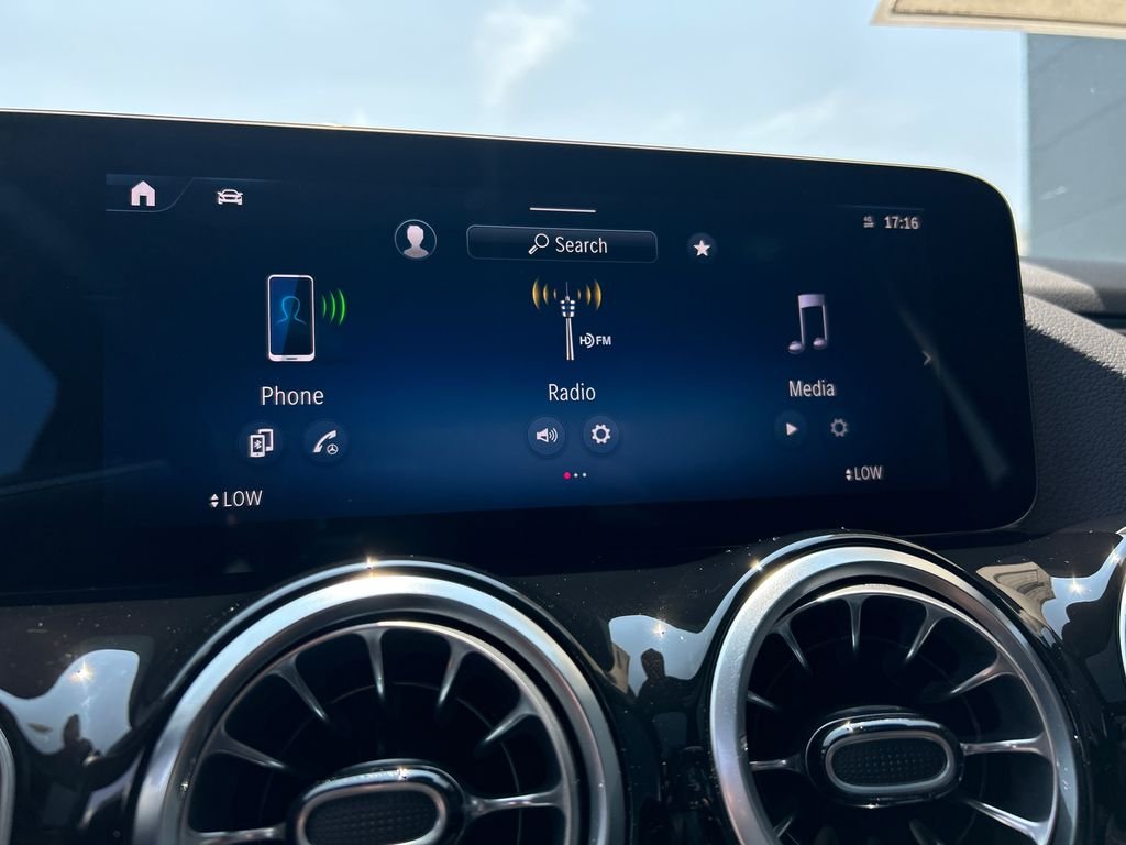 New 2026 Polar White Mercedes-Benz GLA 250 image 18