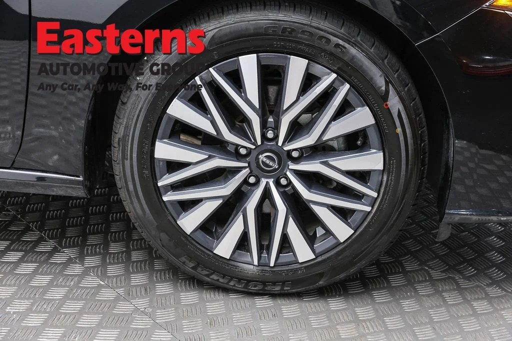 Used 2024 Black Nissan 2.5 SV image 31