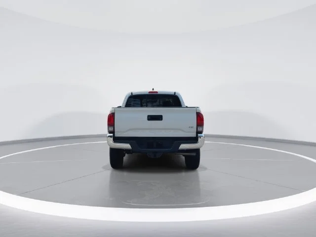 Used 2020 White Toyota SR5 image 7