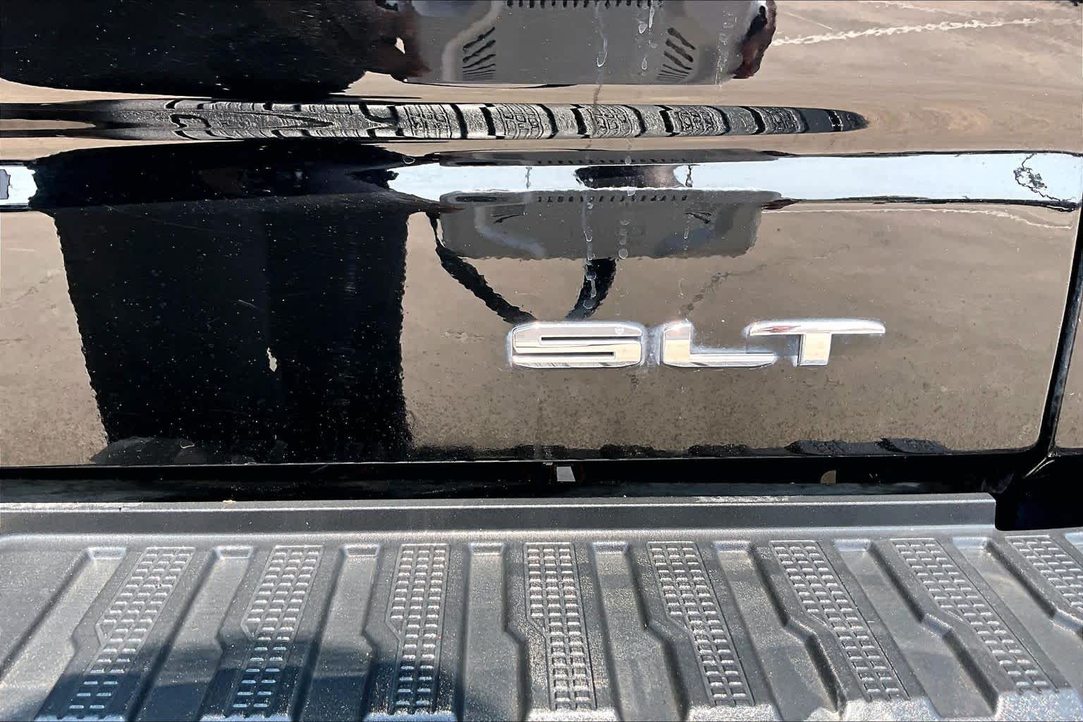 Used 2021 Onyx Black GMC SLT image 10