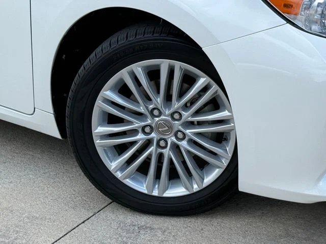 Used 2014 Starfire Pearl Lexus 350 image 2