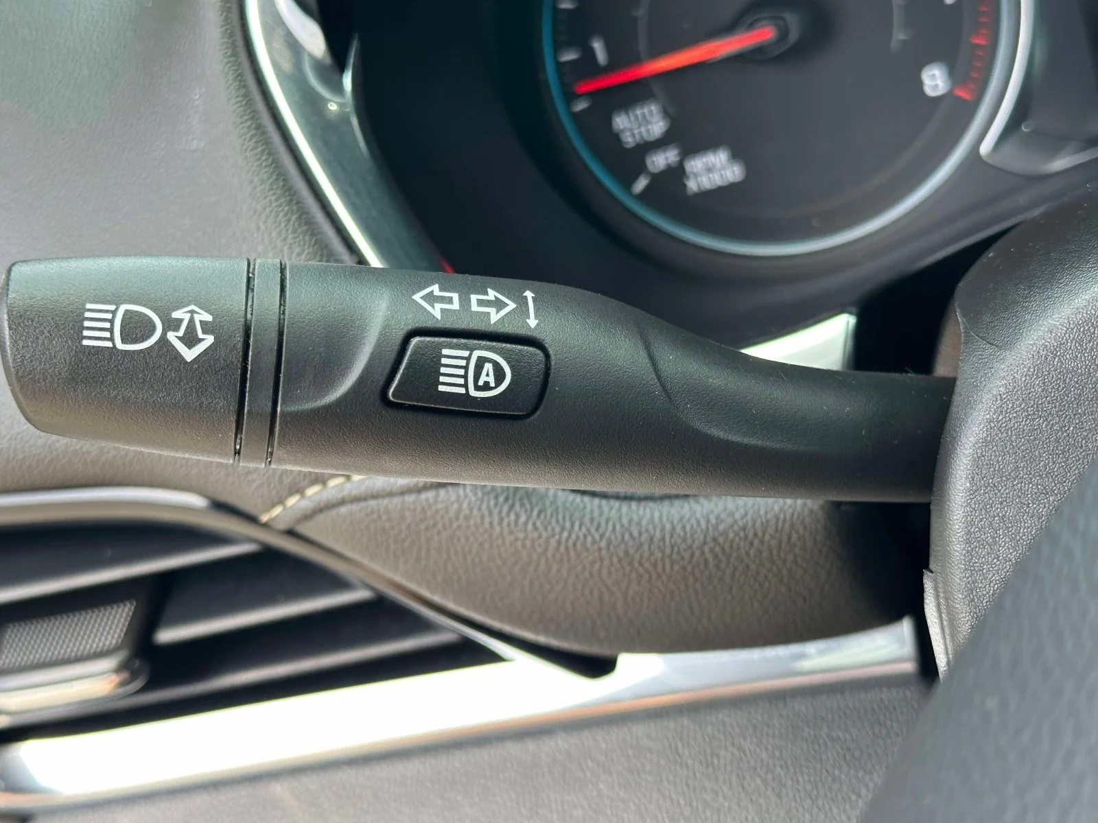 2023 Chevrolet Traverse 3LT - Photo 17