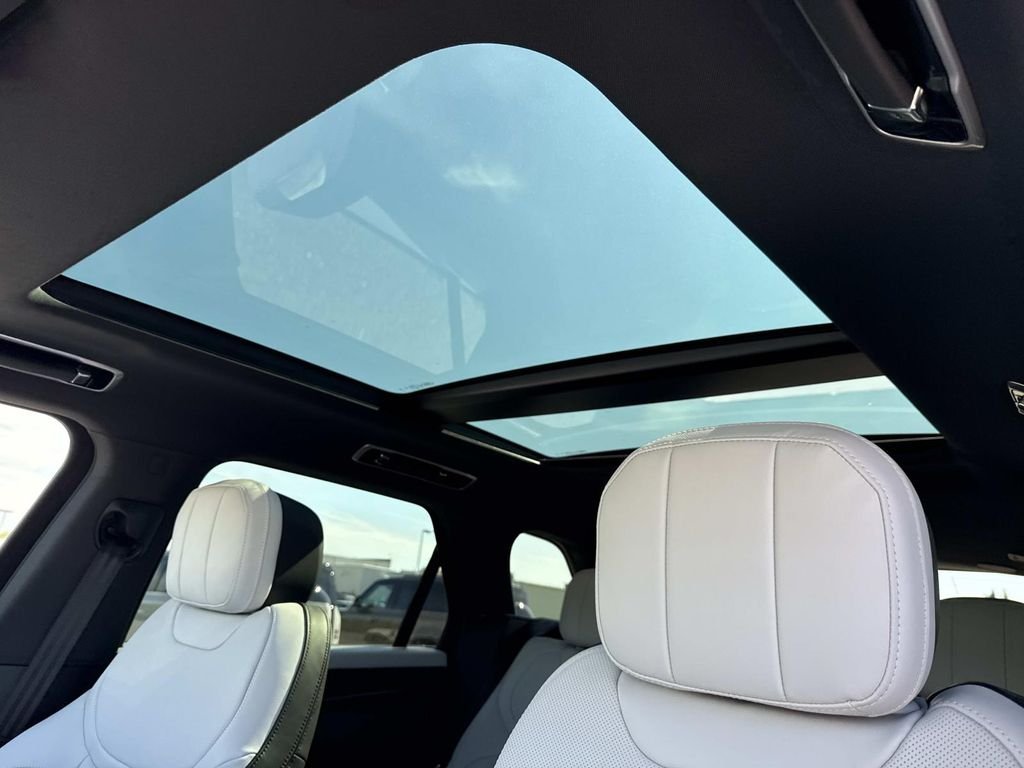 New 2026 Carpathian Grey LAND ROVER Dynamic SE image 23
