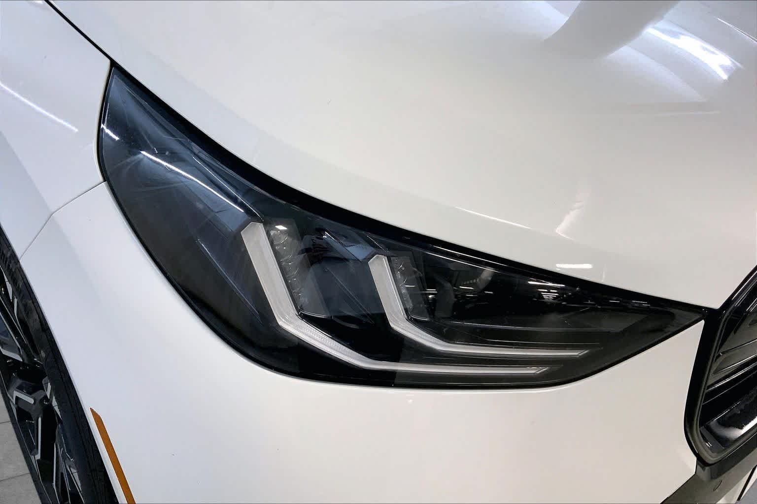 New 2026 Alpine White BMW M50 xDrive image 13