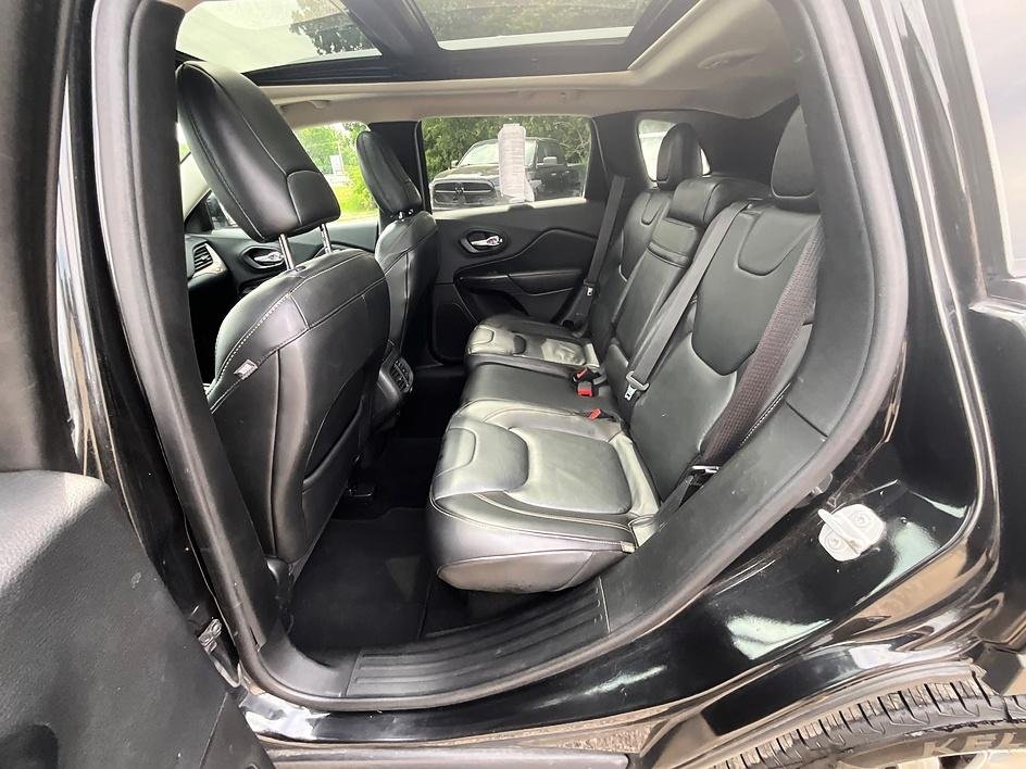 Used 2015 Black Jeep Limited image 29