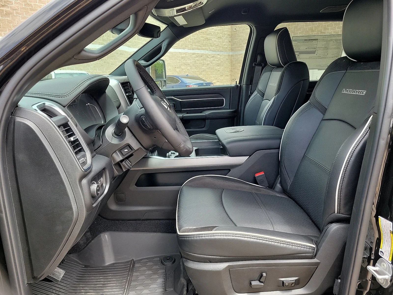 New 2026 PXJ Diamond Bla Ram LARAMIE CREW CAB 4X4 6