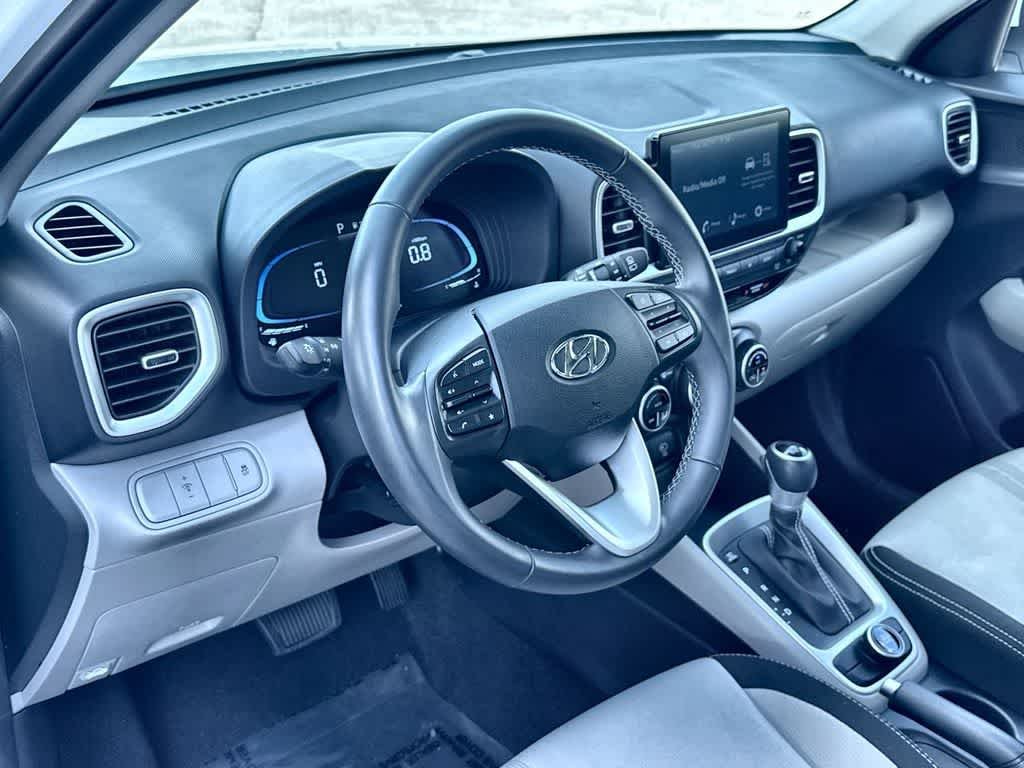Used 2025 Lunar White Hyundai SEL image 13