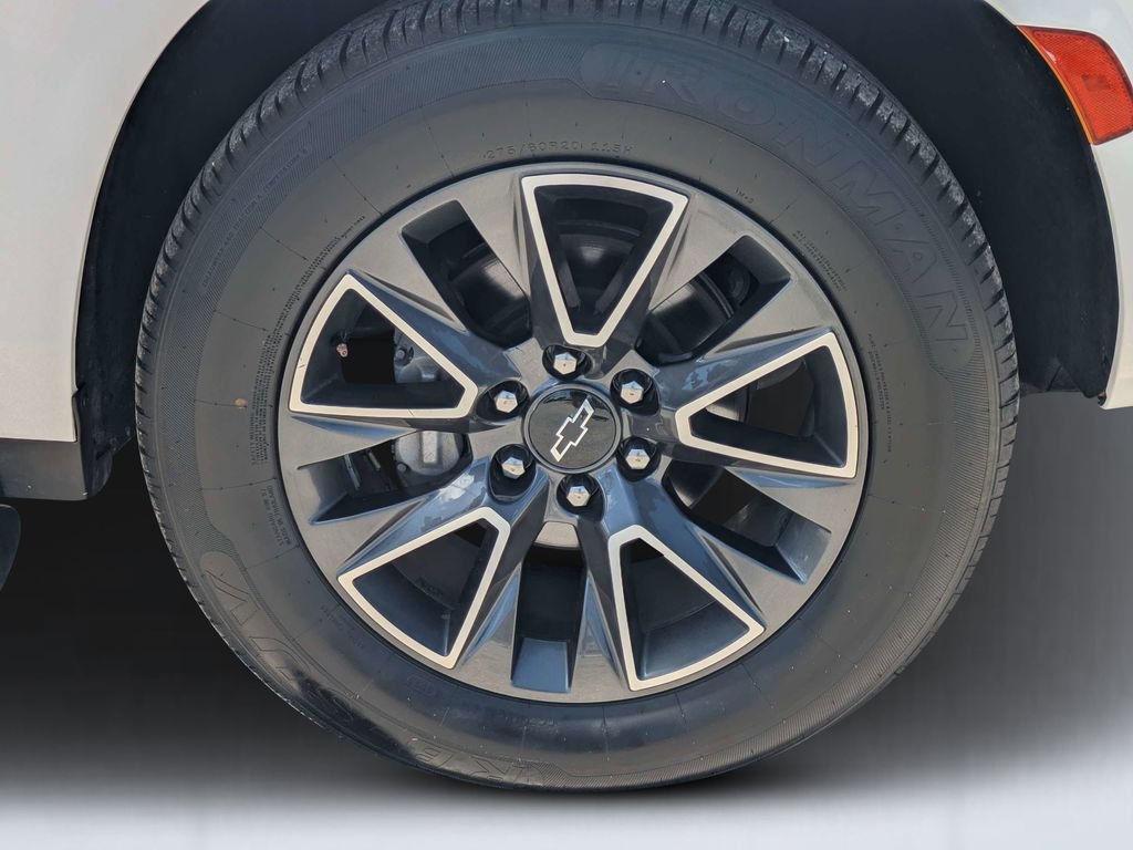 Used 2021 White Chevrolet Z71 image 11