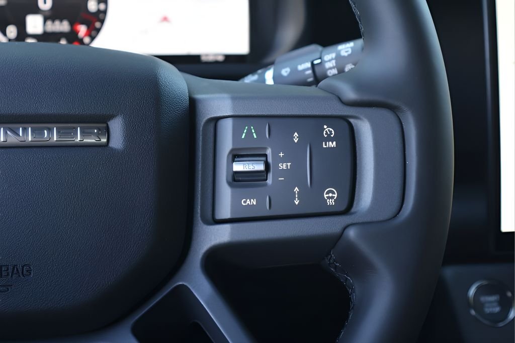 New 2026 Woolstone Green Land Rover X-Dynamic SE image 20