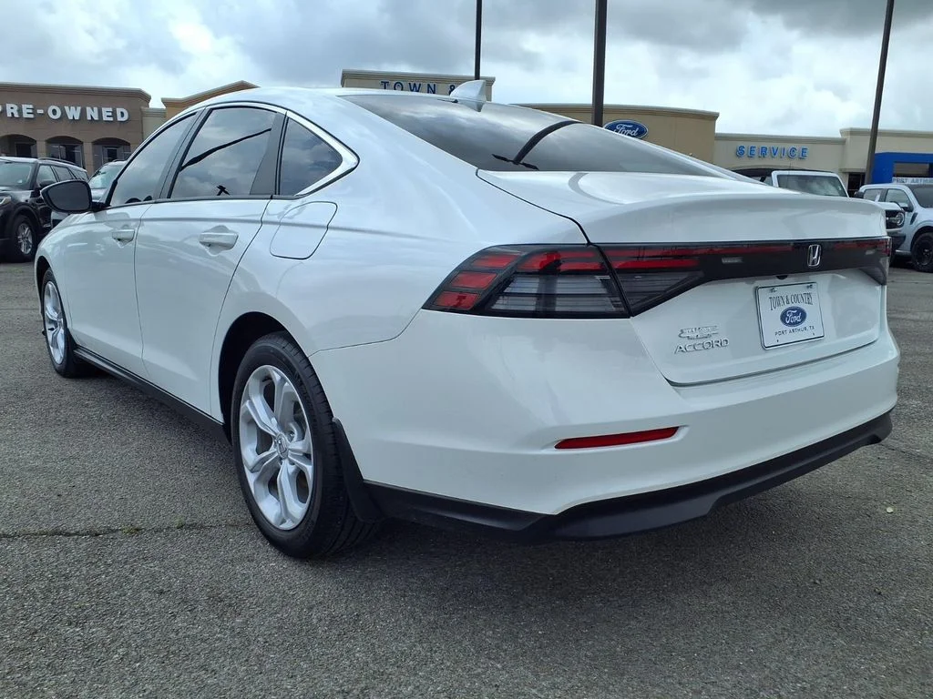 Used 2025 White Honda LX image 2