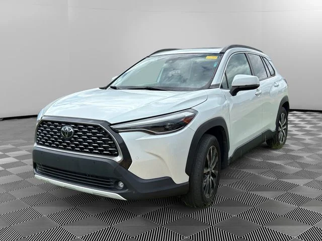 Used 2022 Beige Toyota XLE image 1