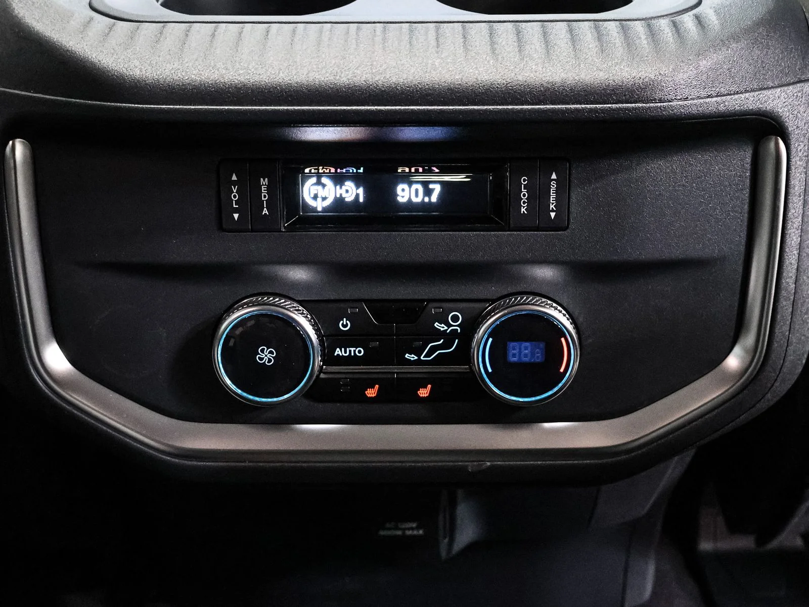 New 2026 Agate Black Metallic Ford MAX Platinum® image 31