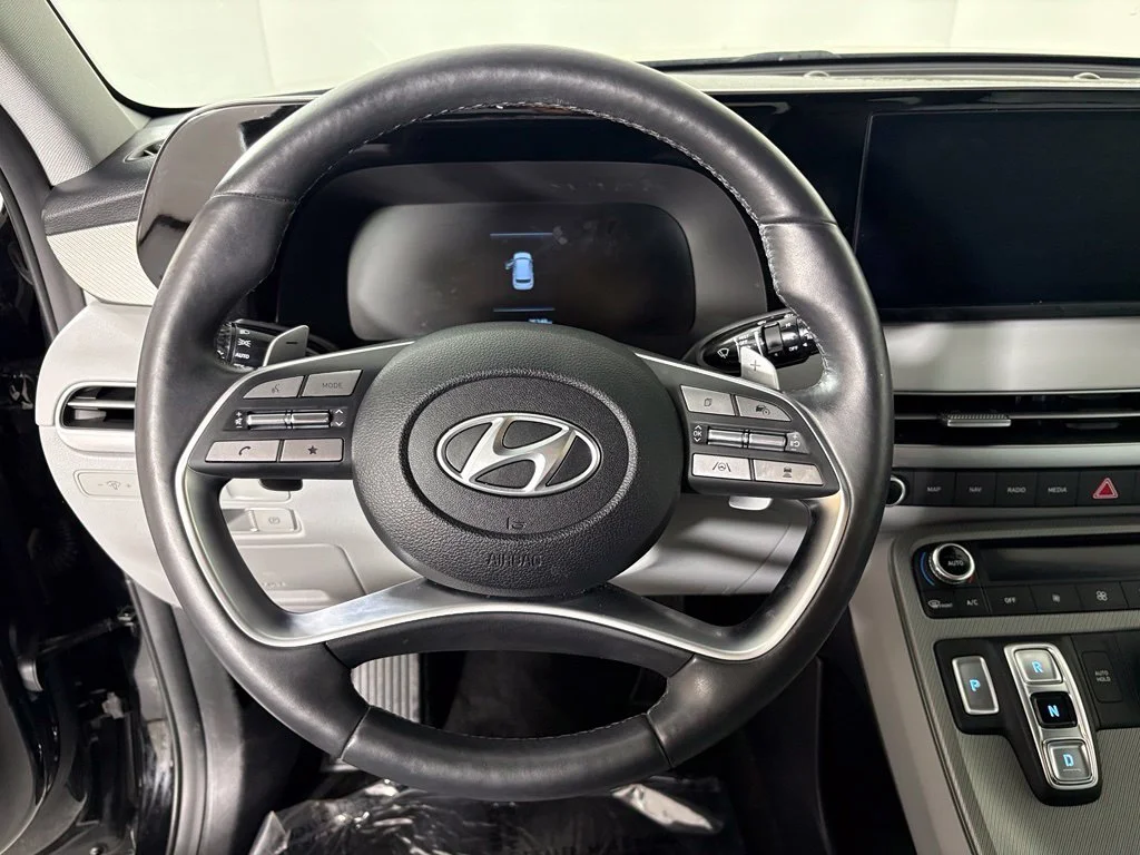 Used 2025 Black Hyundai SEL image 24