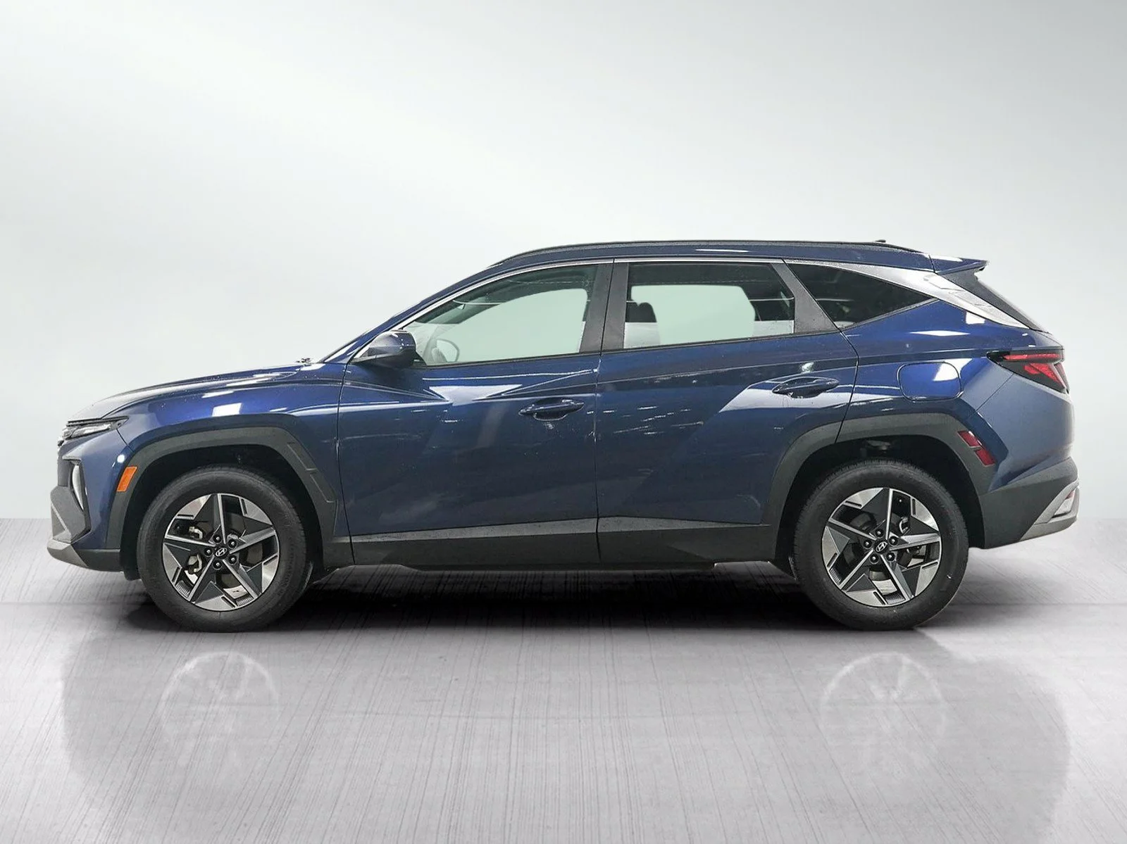 Used 2025 Hyundai Tucson SEL with VIN 5NMJBCDE9SH440758 for sale in Burnsville, Minnesota