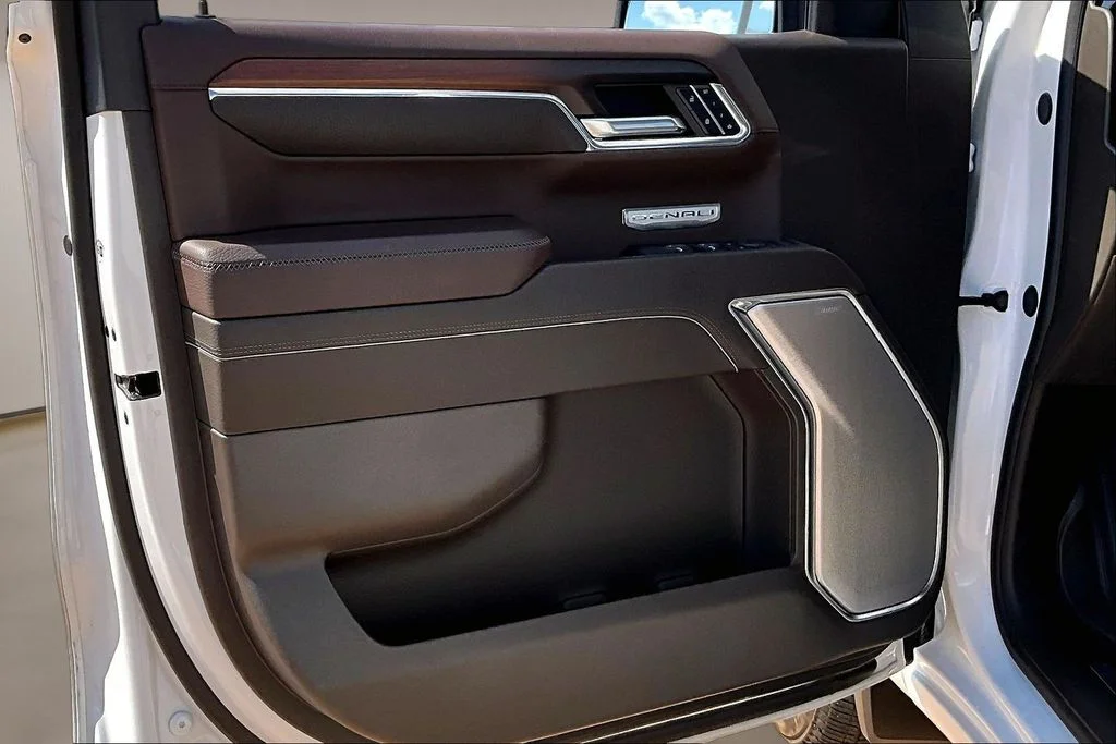 Used 2024 White GMC Denali image 18