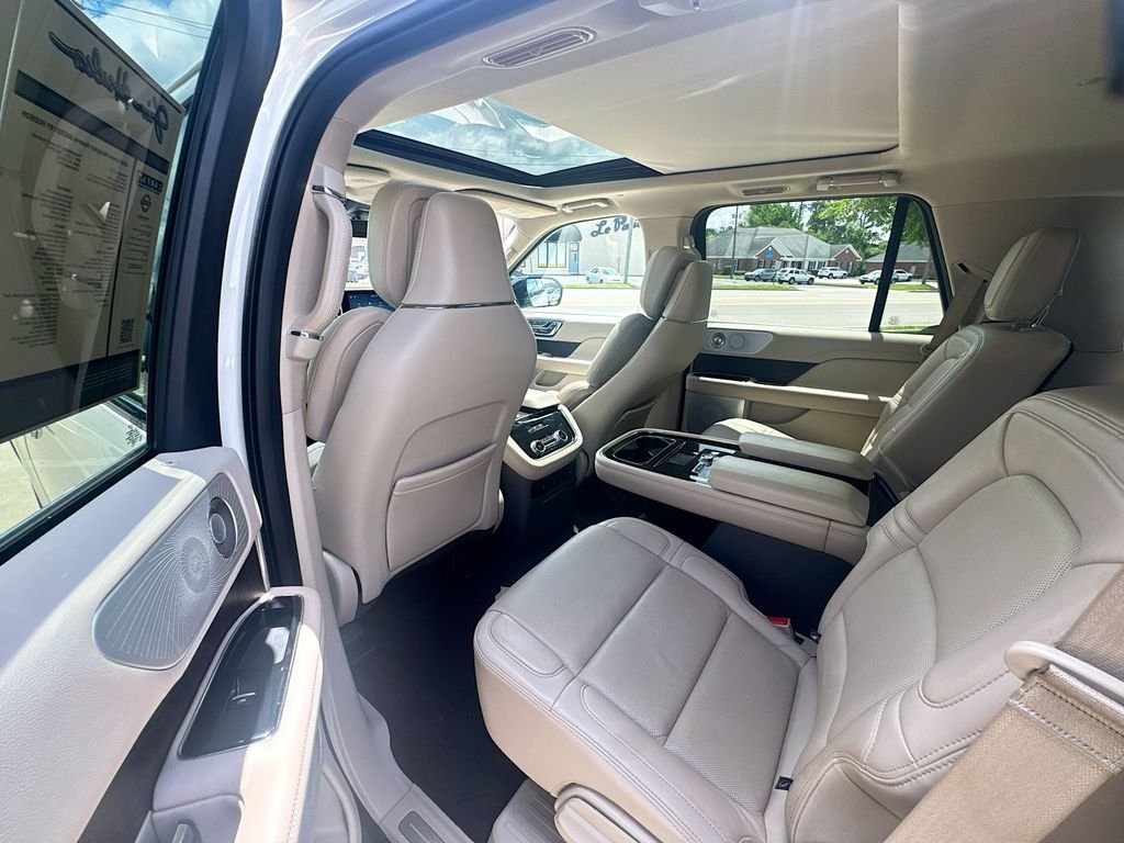 Used 2020 White Lincoln Reserve image 31
