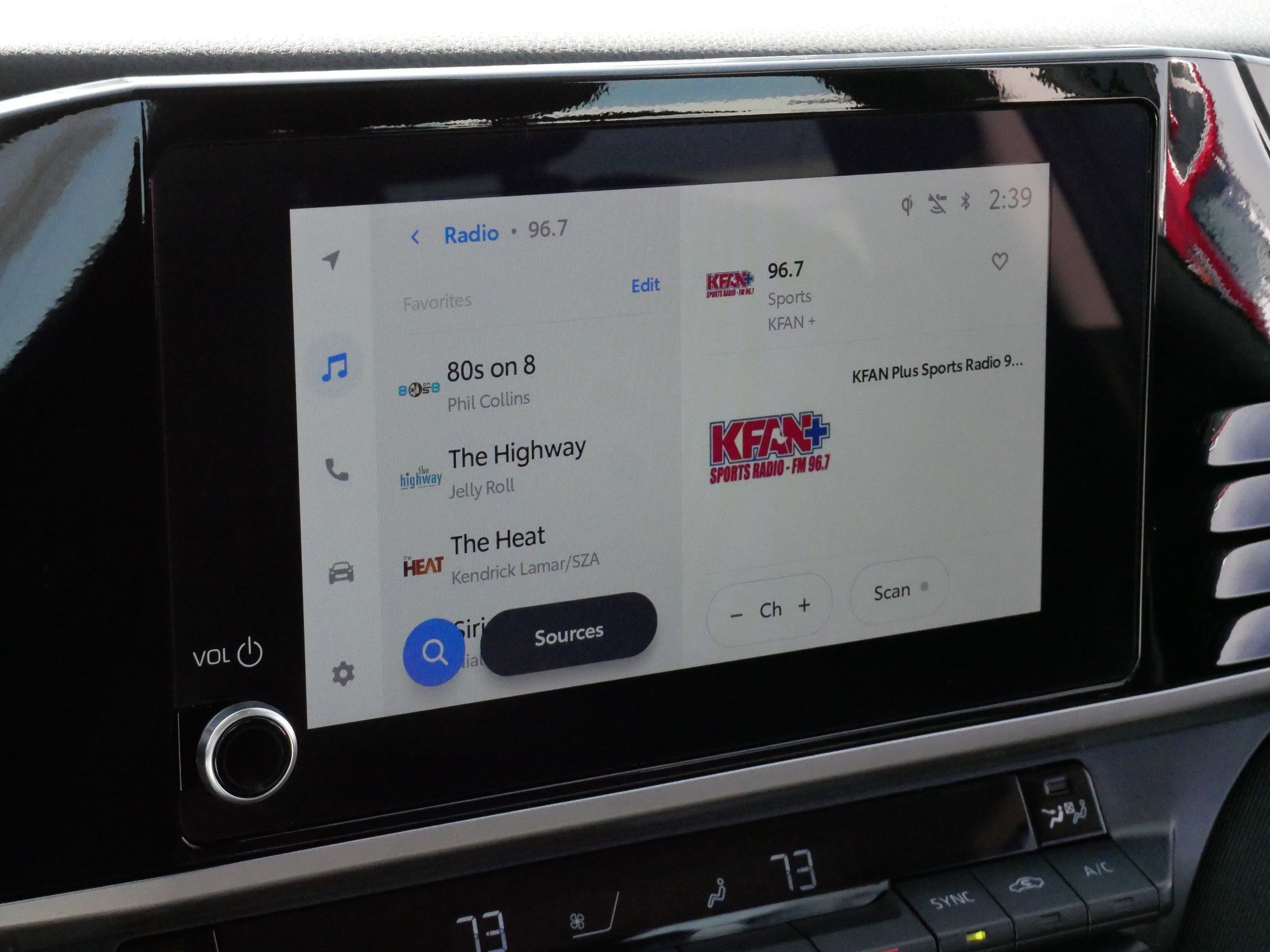 2025 Toyota Camry LE - Photo 19