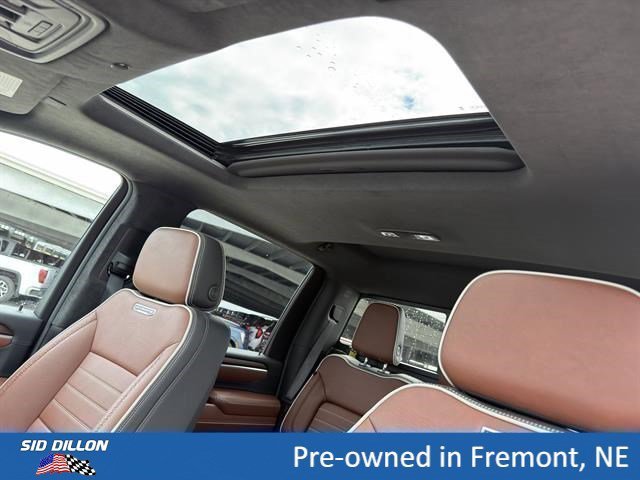 Used 2025 White Frost Tricoat GMC Denali Ultimate image 19