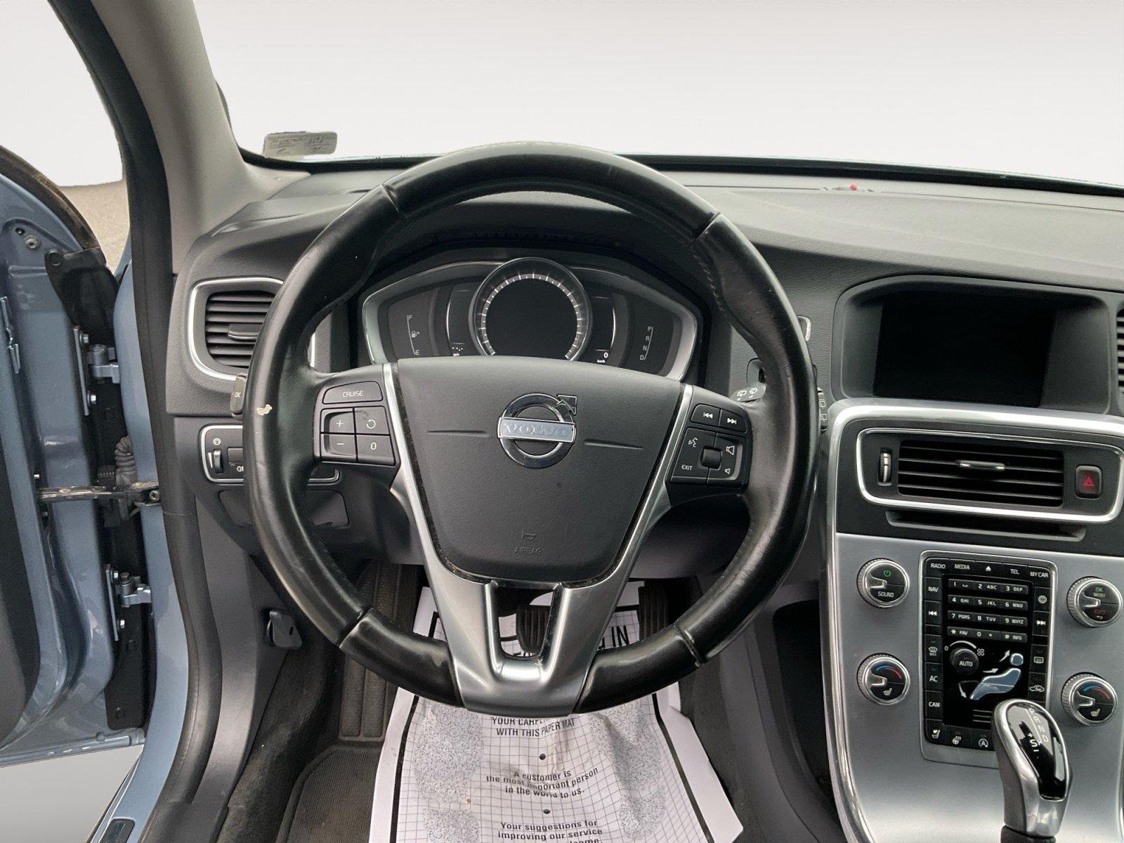 Used 2018 Mussel Blue Metallic Volvo T5PREMIER image 12