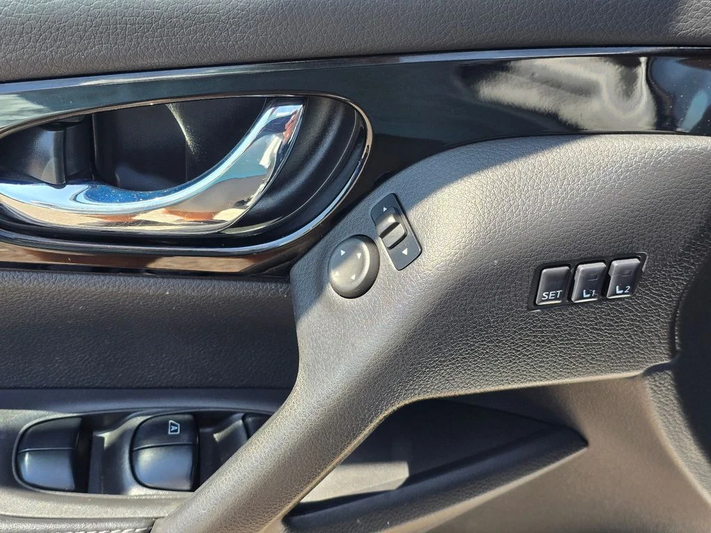 Used 2022 Silver Nissan SV image 18