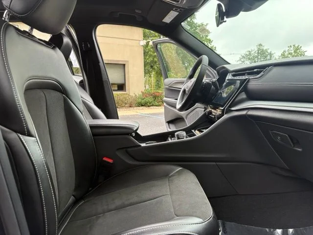 Used 2025 Diamond Black Jeep Altitude X image 16