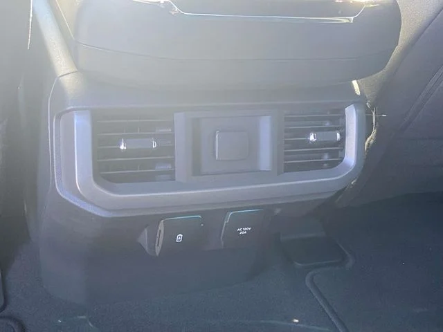 New 2025 Agate Black Metallic Ford XLT image 7