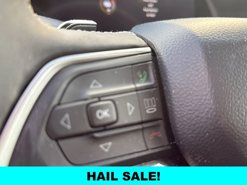 Used 2023 Silver Jeep Altitude image 9