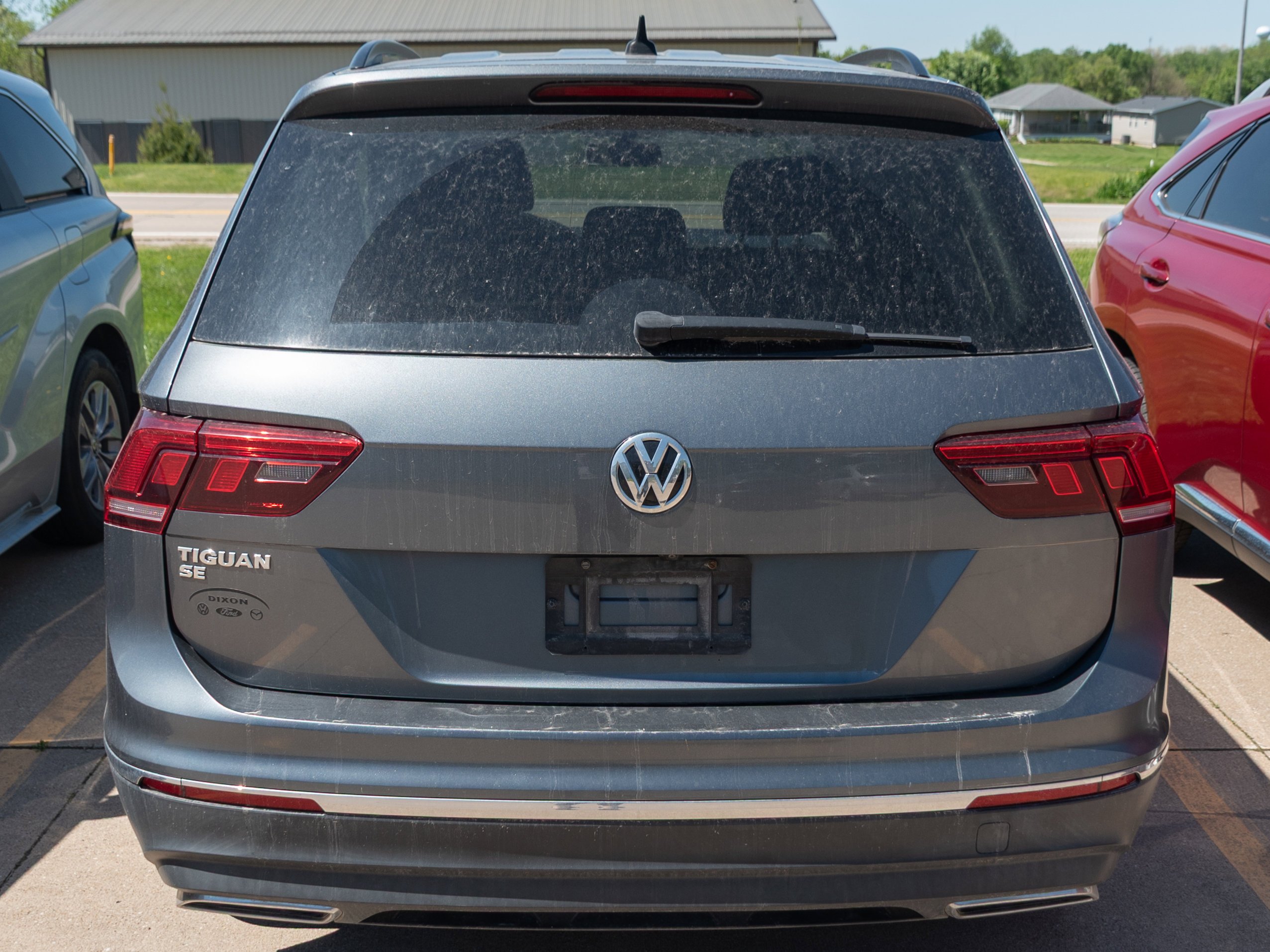 Used 2020 Gray Volkswagen SE image 6