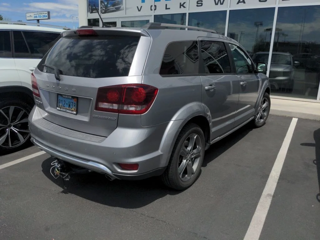 Used 2017 Silver Dodge Crossroad image 3