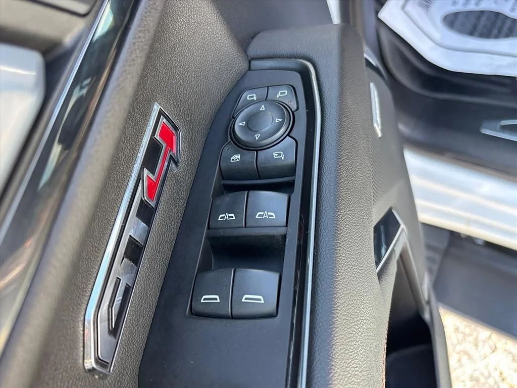 Used 2022 White GMC AT4 image 27
