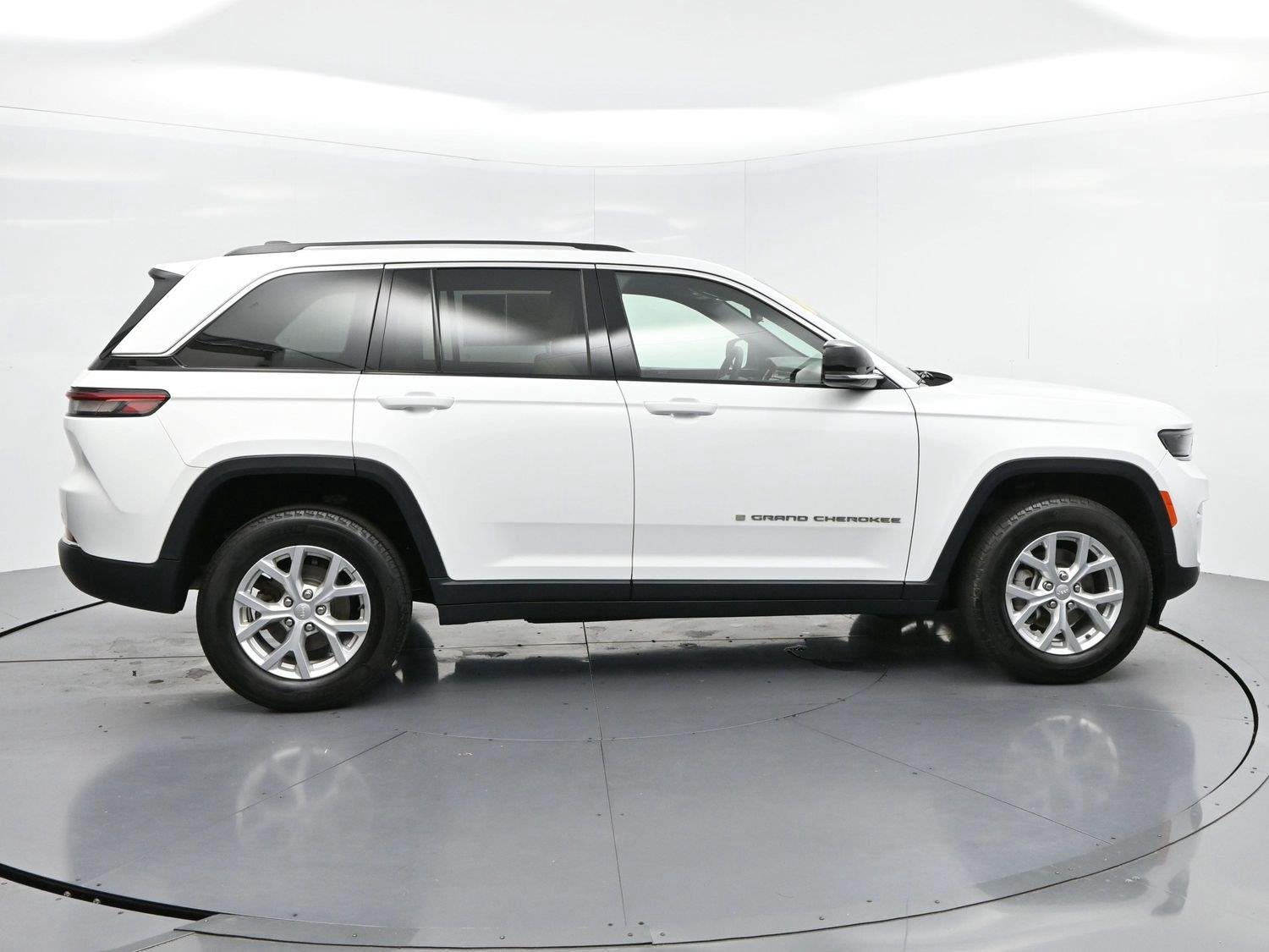 Used 2023 White Jeep Limited image 8