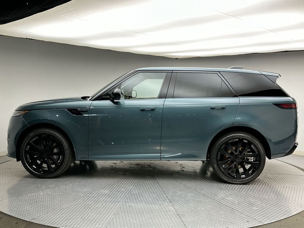 New 2027 Giola Green Metallic Land Rover Dynamic SE image 2
