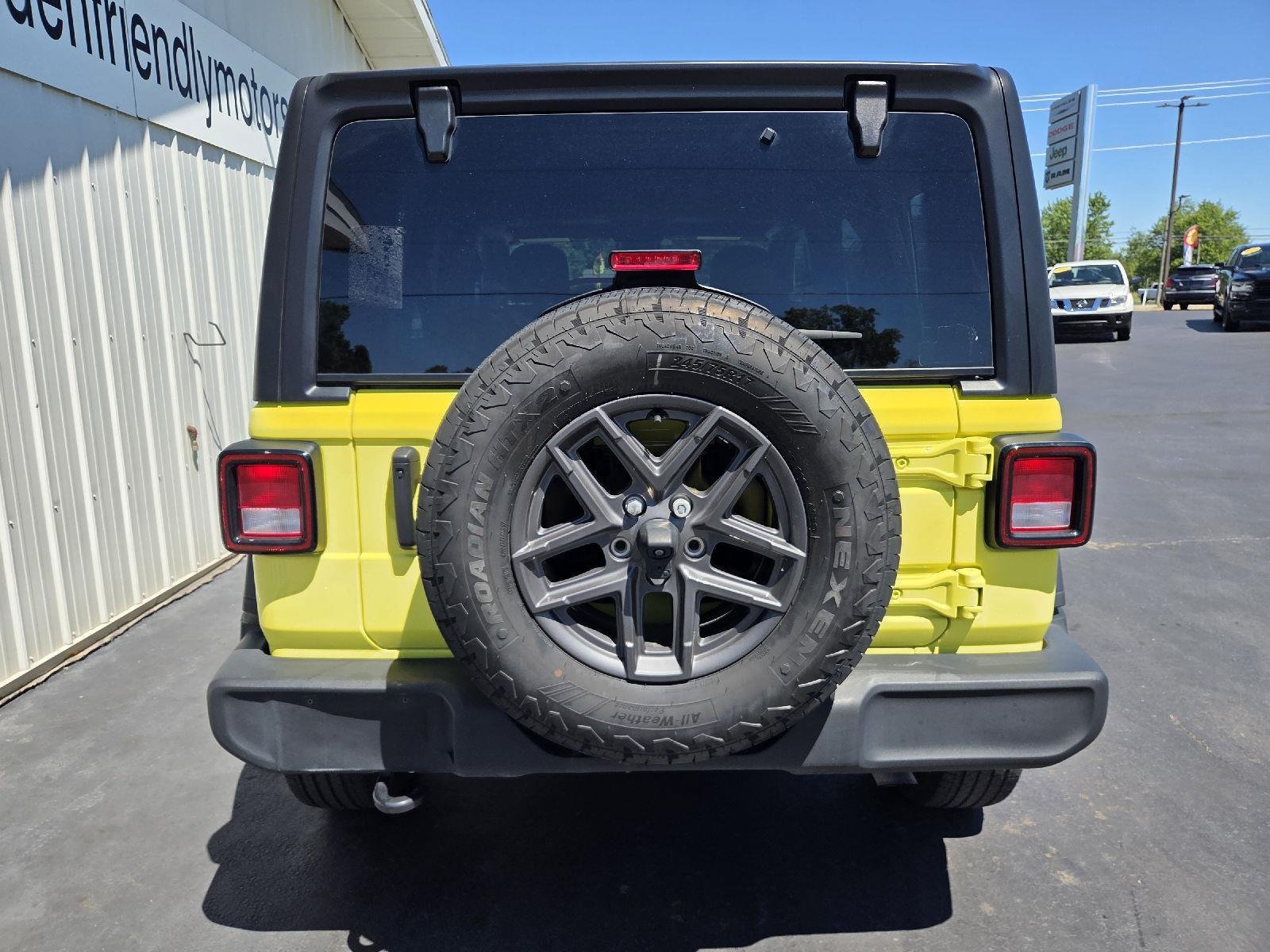 Used 2024 YELLOW JEEP SPOR image 8