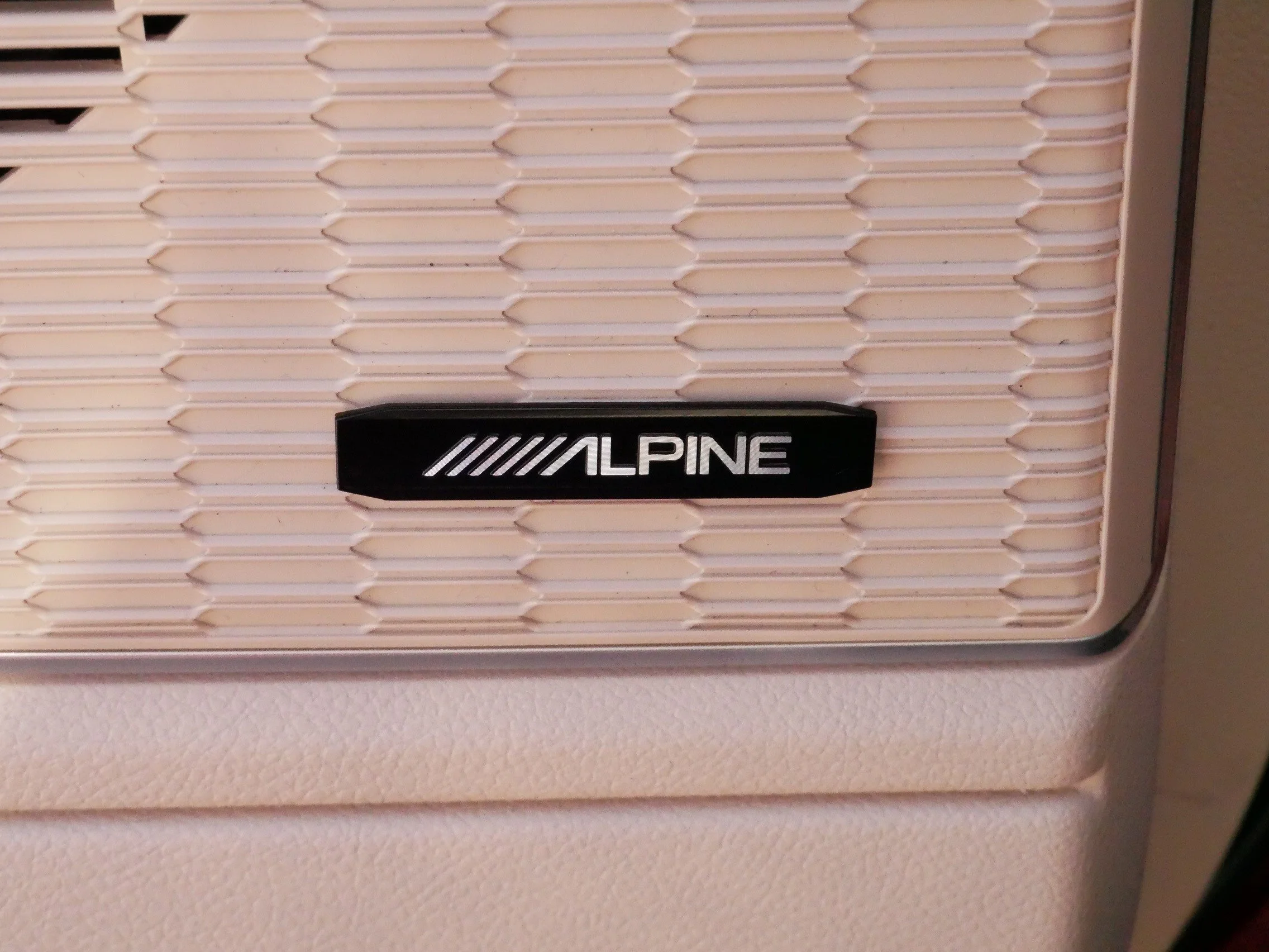 Used 2022 Velvet Red Pearlcoat Jeep  image 34